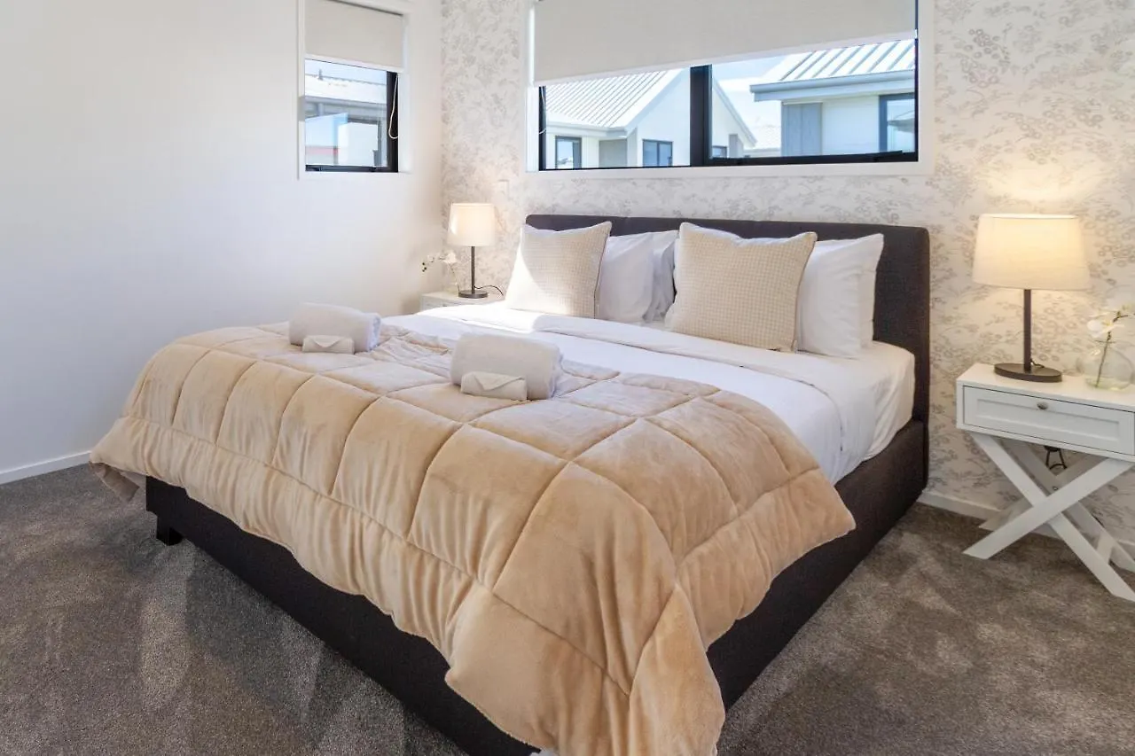 Beachside Bliss: 1 Bed 1 Bath Christchurch 0*,  New Zealand
